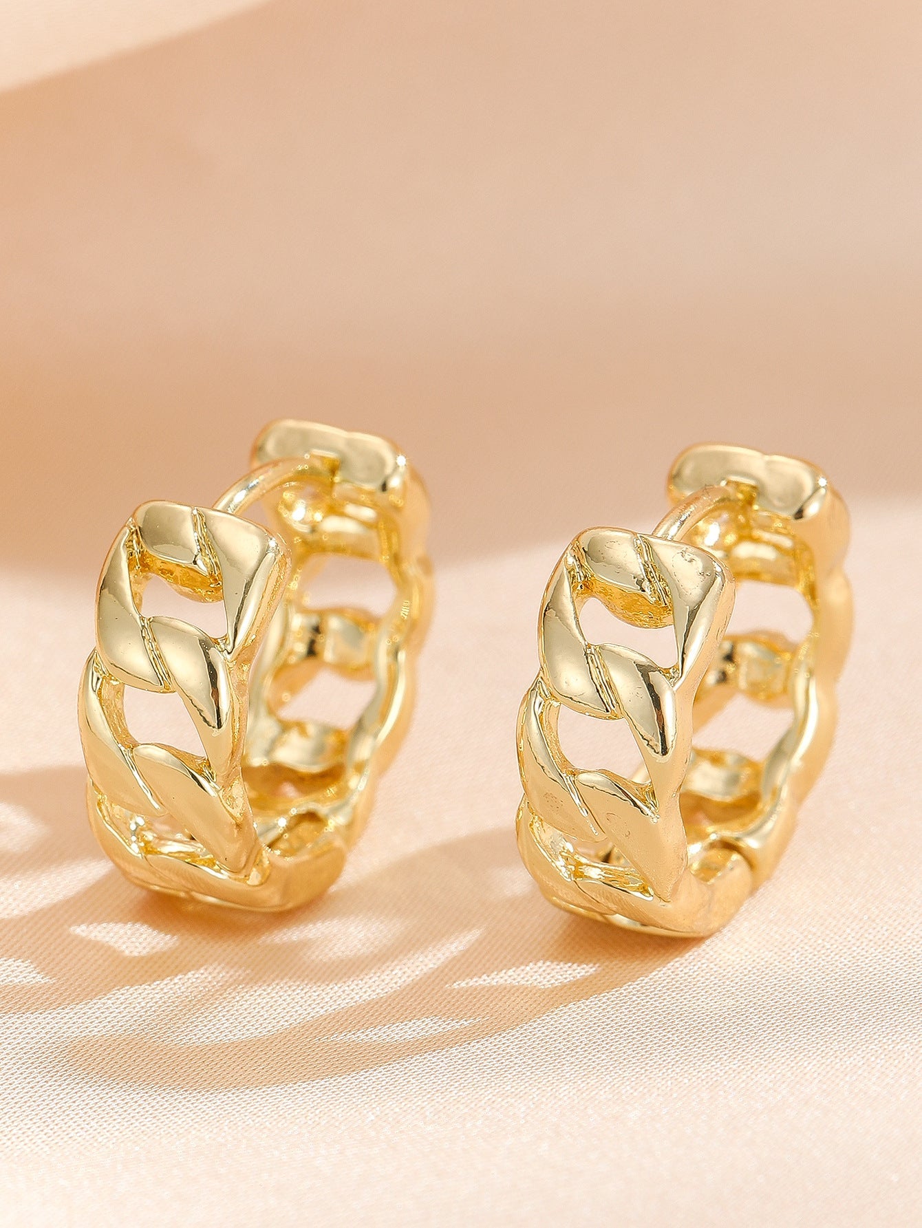 Metal Chain Hollow Geometric Elliptical Earrings